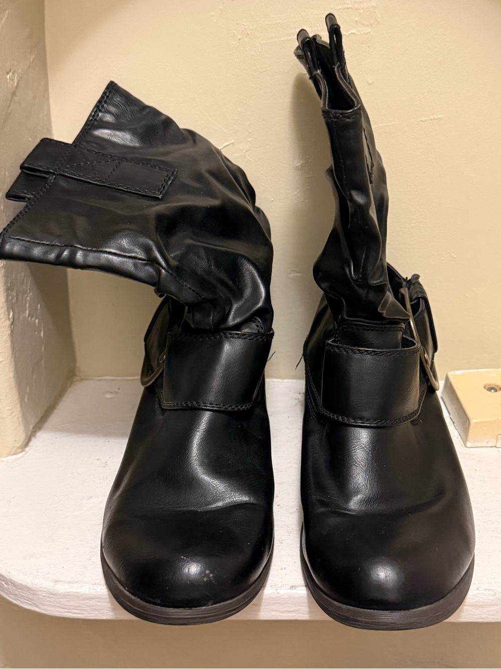 Black Women's Mid-Calf Buckle Boots 9.5